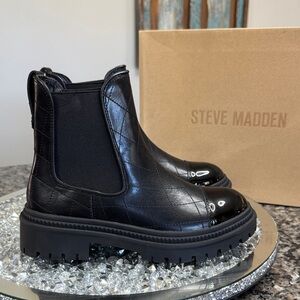 Steve Madden Mayslie leather Black Quilted Lug-Sole Chelsea Boots NEW 6.5